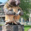 L'ours et l'enfant au parc de la Mairie